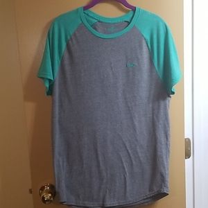 Hollister tee